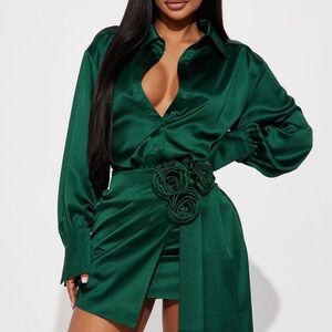 NWT Fashion Nova Emerald Satin 2-Piece Set | Medium | Rosette Detail